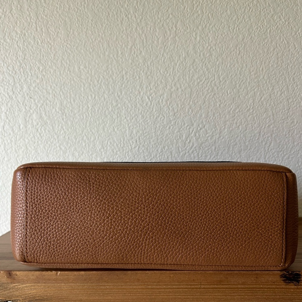 🎉Host pick!🎉{Tory Burch} Britten Flap Shoulder bag - Picture 10 of 11